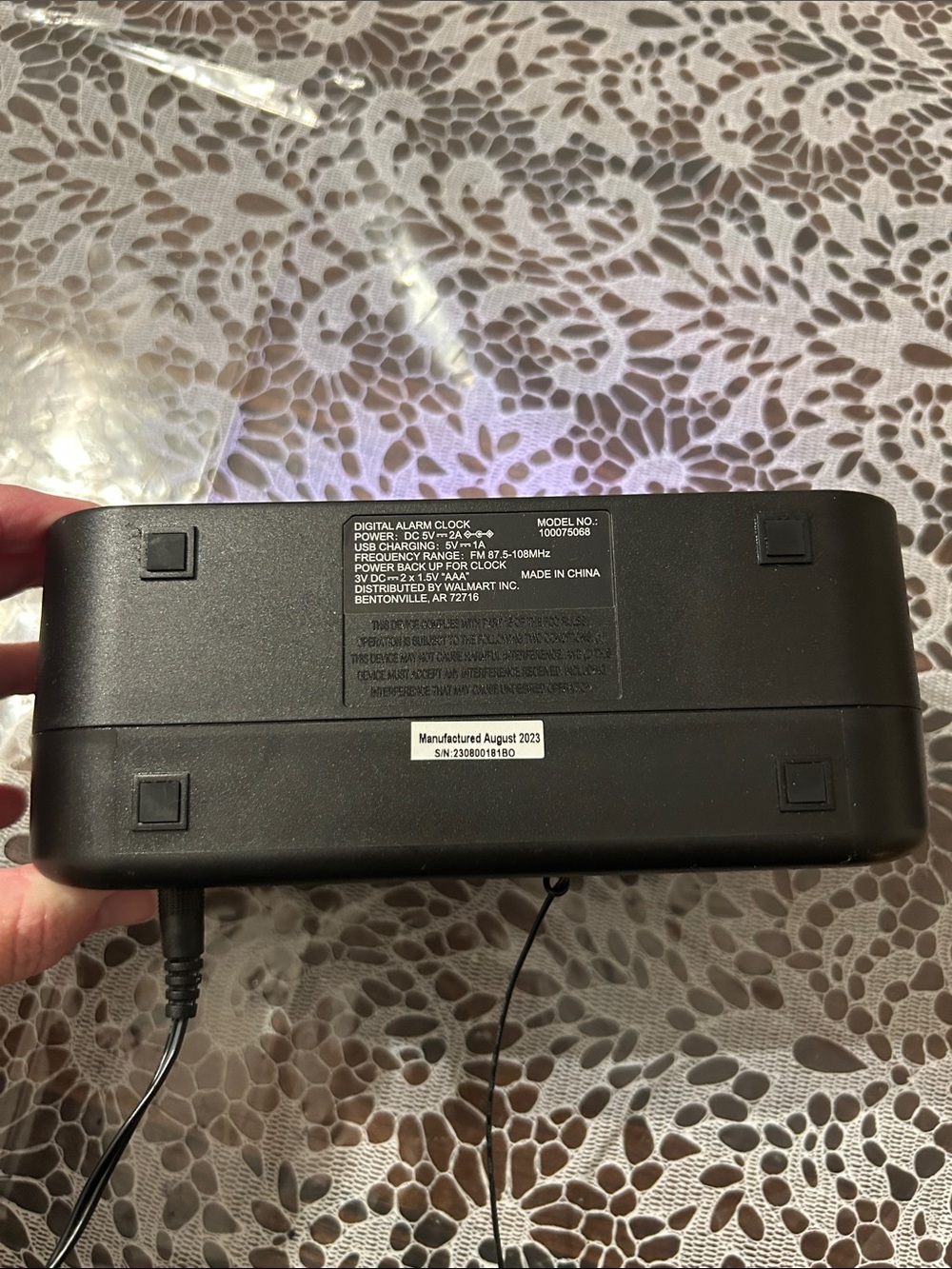 Onn. Digital Alarm Clock AM/FM Radio Ombré Color Changing Display - Picture 5 of 5